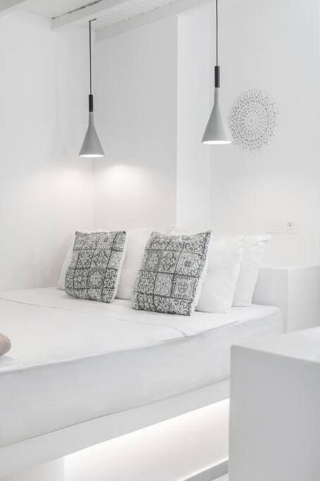 August Mykonos *
