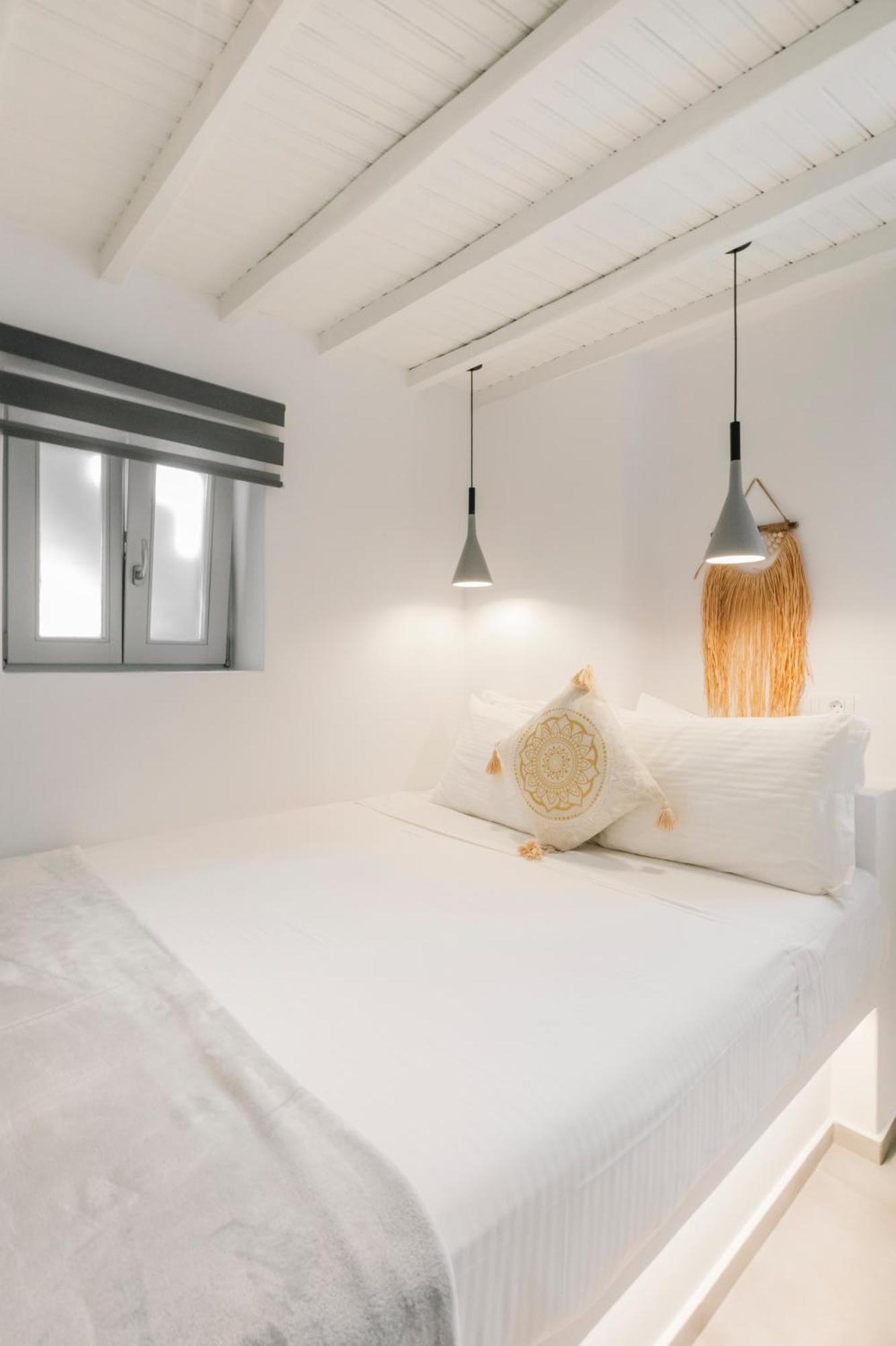 August Mykonos *